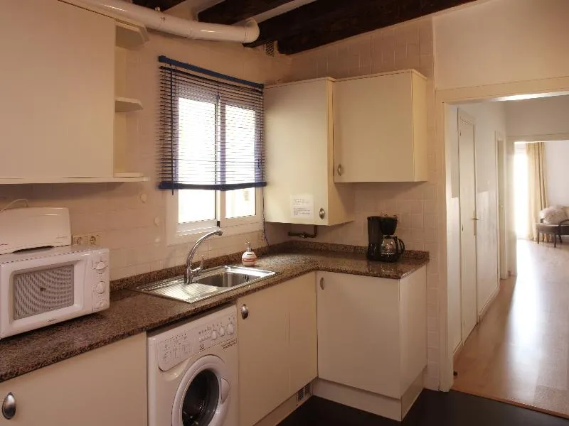 APARTMENT CAPACITY 6 Room, MH Apartments Plaza, Barcelona