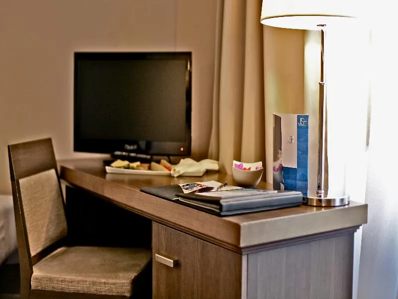 Double or Twin CLASSIC Room, Villa Torlonia Hotel, Rome