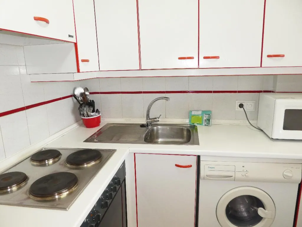APARTMENT CAPACITY 6 TWO BEDROOMS Room, Apartamentos Surfing3000, Valencia