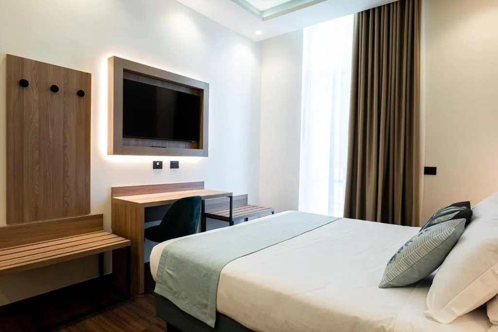 TRIPLE SUPERIOR Room, Hotel Vittoria, Naples