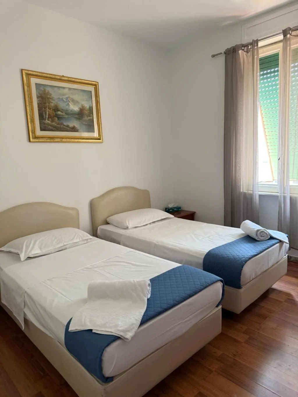 TWIN WITH SHARED BATHROOM Room, Two Ducks Hostel, Naples