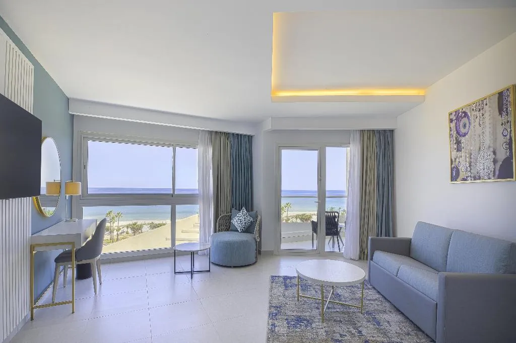 SUITE DELUXE SEA FRONT Room, Hilton Skanes Monastir Beach Resort, Tunisia