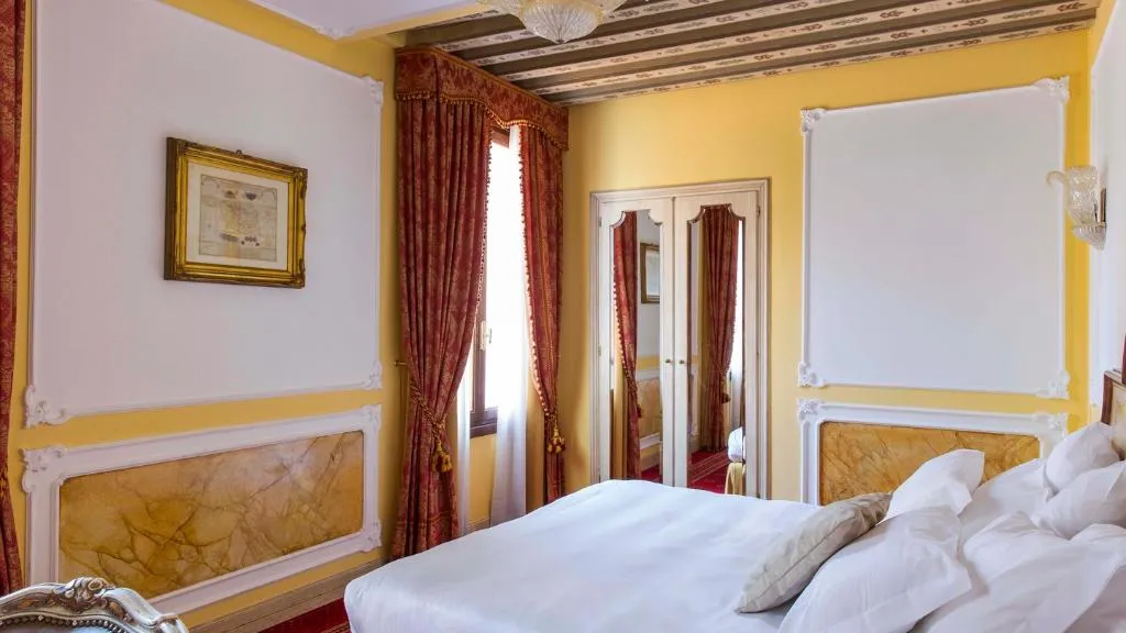 TRIPLE DELUXE Room, NH Collection Venezia Grand Hotel Palazzo dei Dogi, Venice