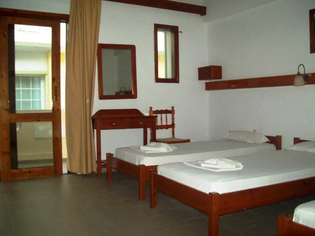 STUDIO CAPACITY 3 Room, Kato Stalos Beach, Crete