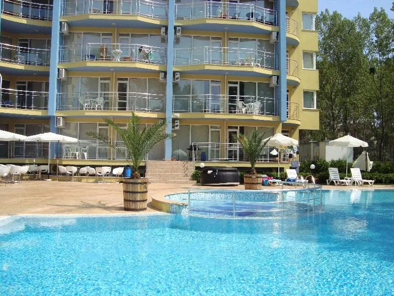 Pool, Marack, Bourgas