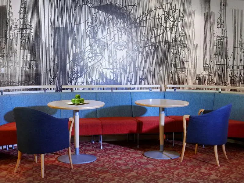 Bar, Orea Hotel Pyramida, Prague