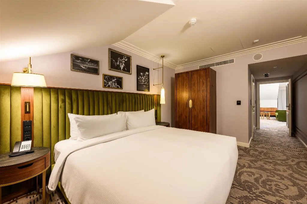 SUITE DELUXE ONE BEDROOM Room, Hotel Saski Krakow, Curio collection by Hilton, Krakow