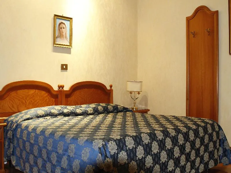 Room, Genio, Rome
