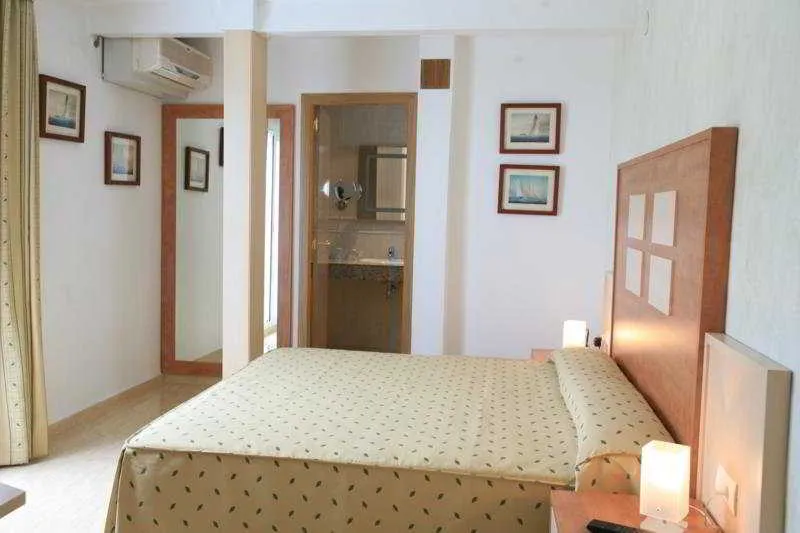 Room, Internacional, Costa Brava