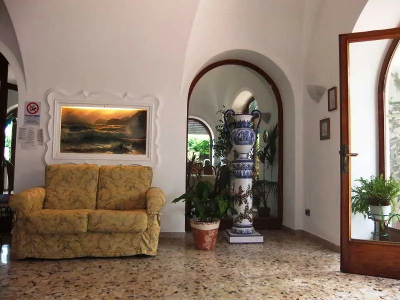 Lobby, Biancamaria, Naples
