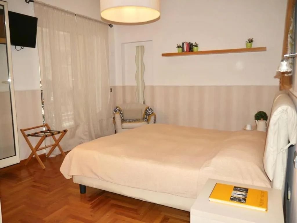 DOUBLE STANDARD Room, Cappella Vecchia 11, Naples