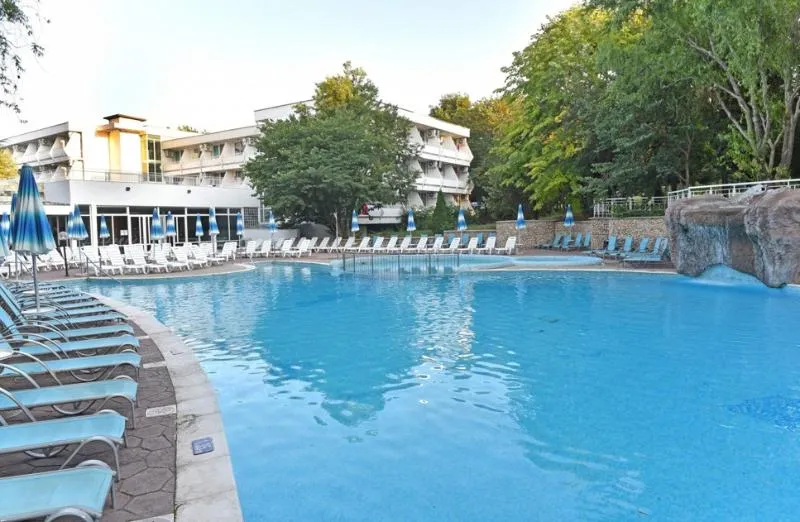 Pool, Althea, Varna