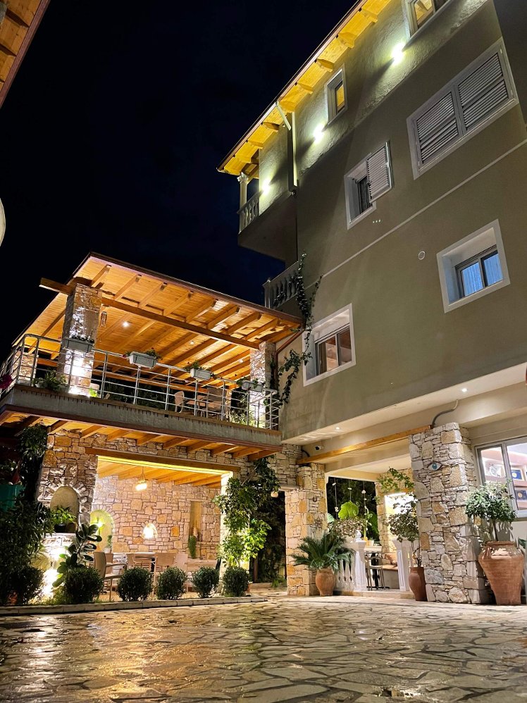 Vila Rias, Kavaje