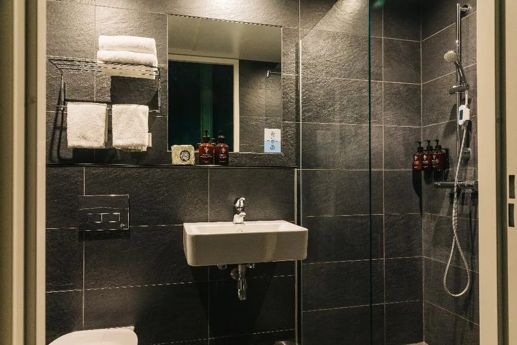 TRIPLE DELUXE Room, The Social Hub Maastricht, Amsterdam