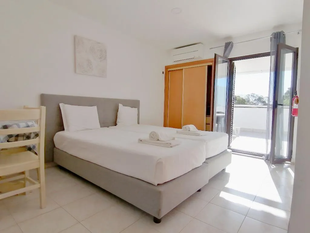 STUDIO SUPERIOR Room, Apartamentos Vale de Carros by Umbral, Algarve