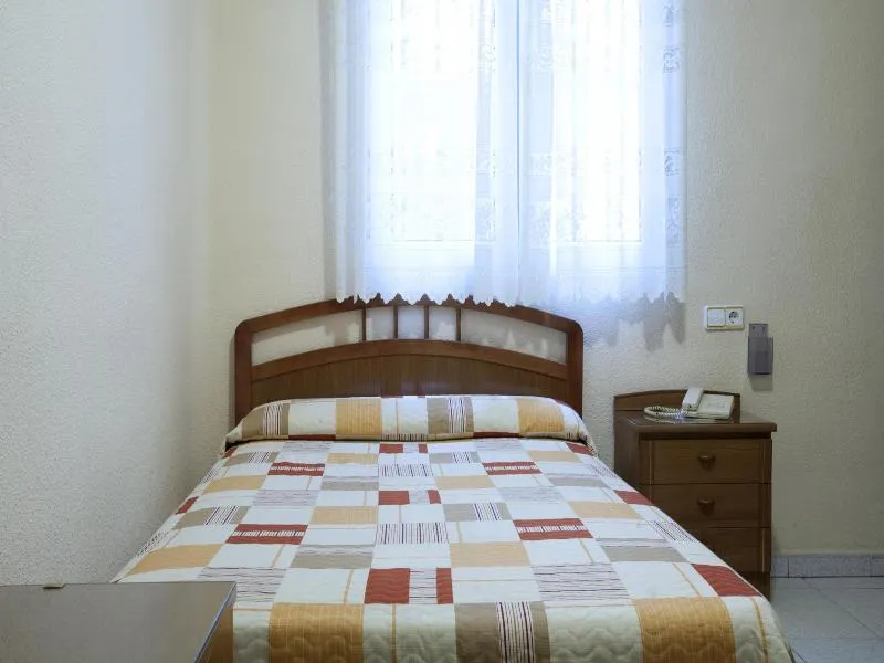 SINGLE STANDARD Room, Hostal Maria Luisa, Madrid
