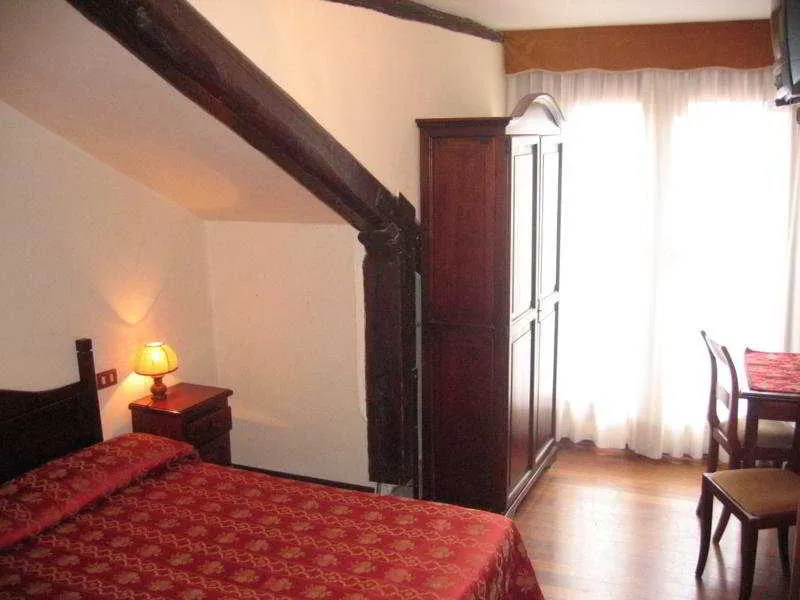 Room, Tivoli, Venice