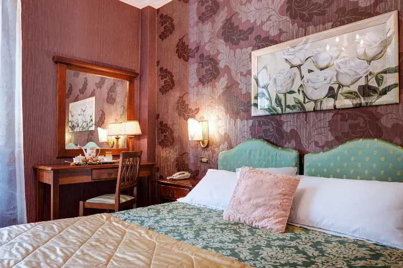 Room, Hotel Residenza In Farnese, Rome