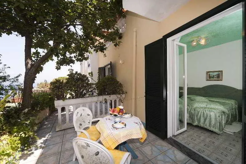 Lobby, Giardino delle Ninfe e la Fenice, Naples