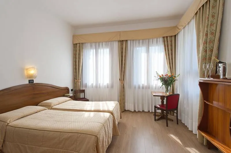 FAMILY ROOM STANDARD Room, Cristallo, Venice