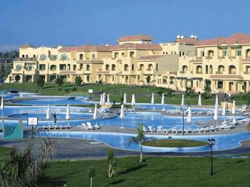 Pool, Movenpick Cairo Media City, Cairo