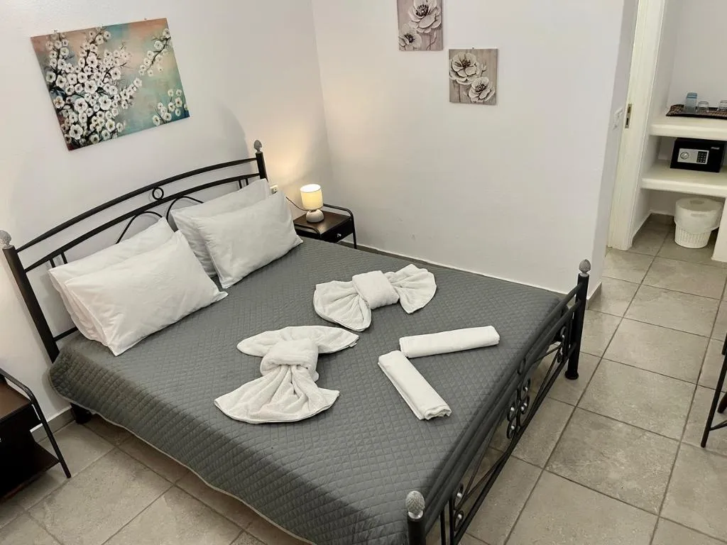 DOUBLE CLASSIC Room, Tarelis Apartmens Studios, Santorini