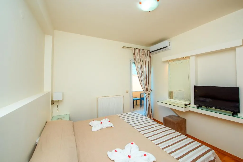 FAMILY ROOM TWO BEDROOMS ONE BATHROOM Room, Sofia Resort Luxury Suites, Crete