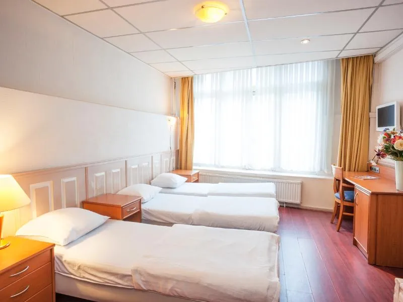 TRIPLE STANDARD Room, Delta Hotel, Amsterdam