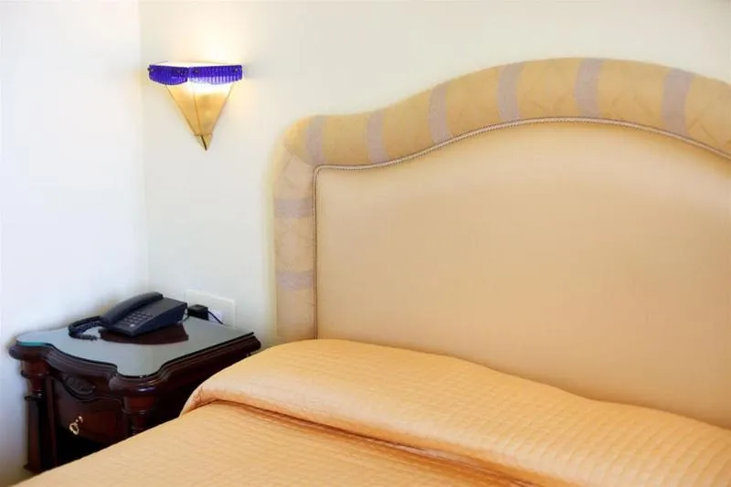 DOUBLE STANDARD Room, Johanna Park, Naples