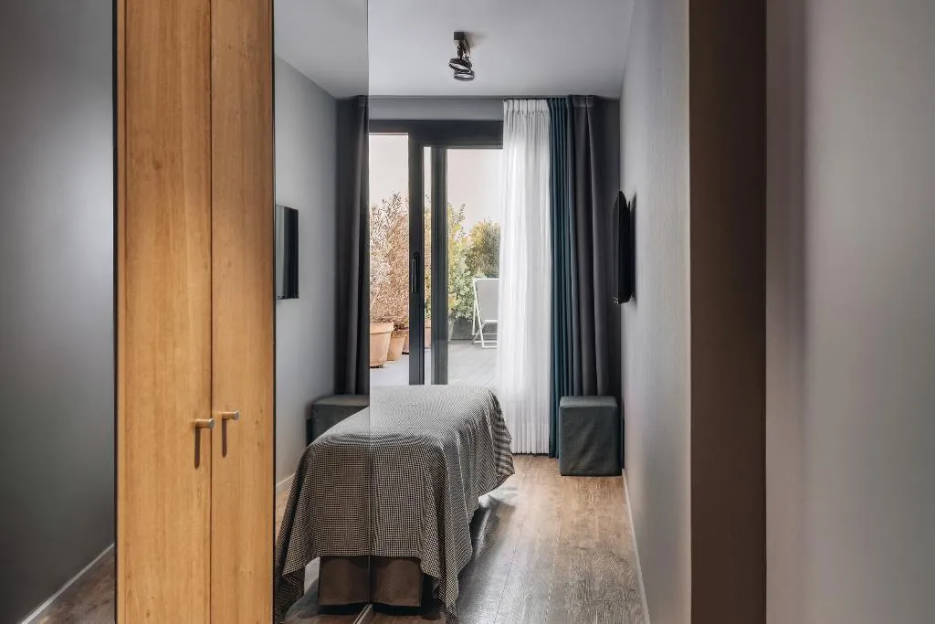 Room, Uma House by Yurbban Trafalgar, Barcelona
