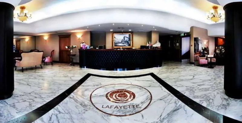 Lobby, La Fayette, Naples