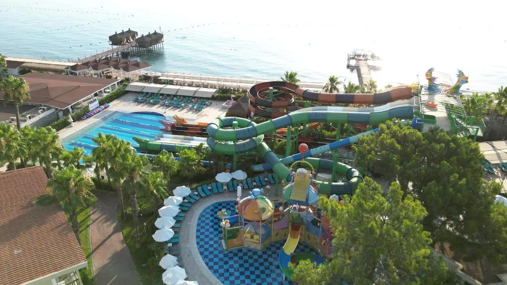 Pool, Crystal Flora Pearl Collection, Antalya