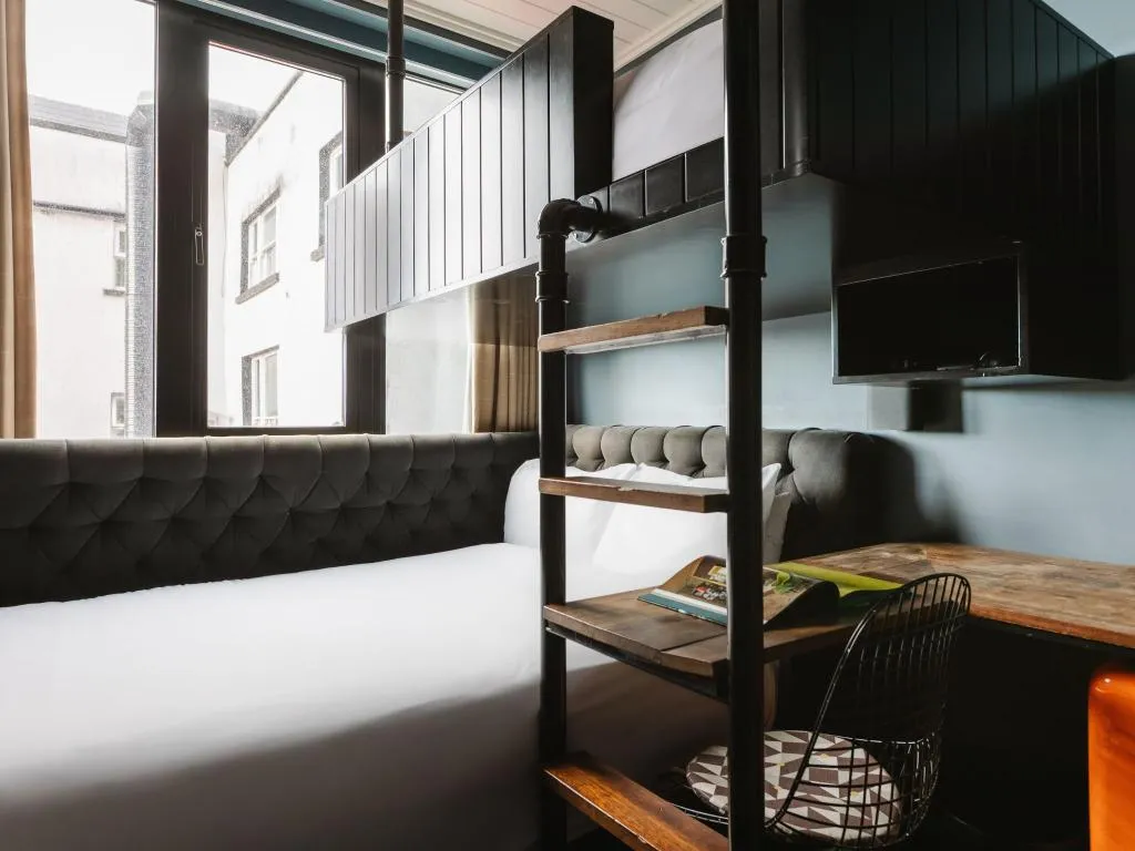 TRIPLE BUNK BED Room, The Dean Hotel Dublin, Dublin