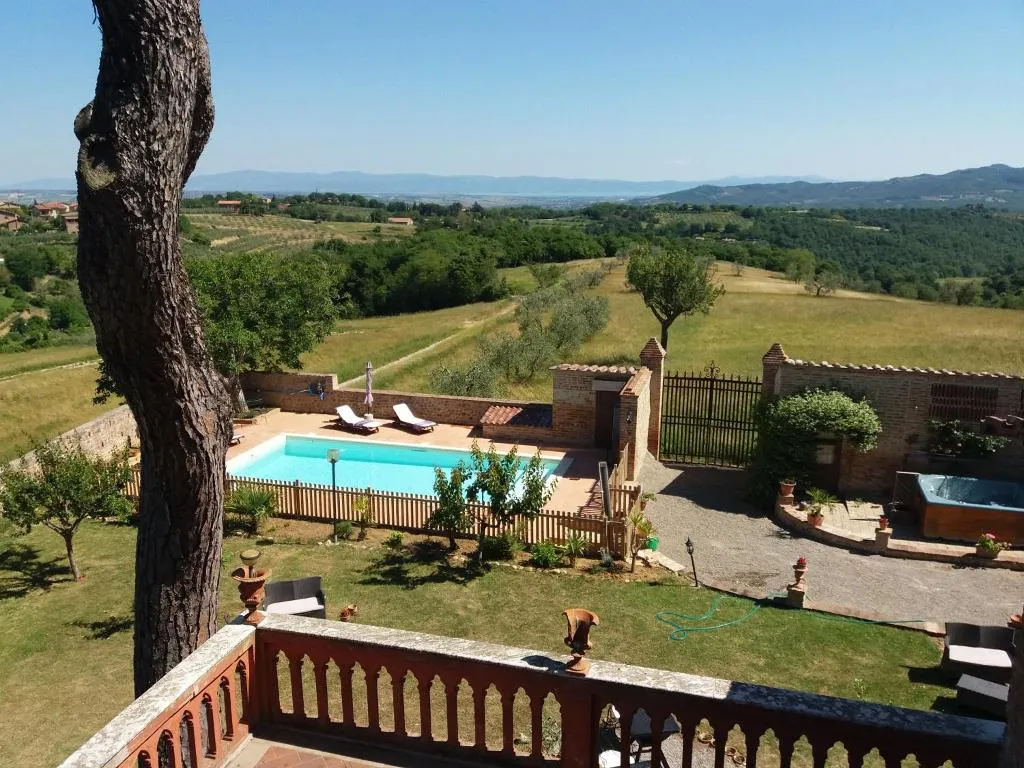 General view, Relais Castelluccio Palusse, Umbria