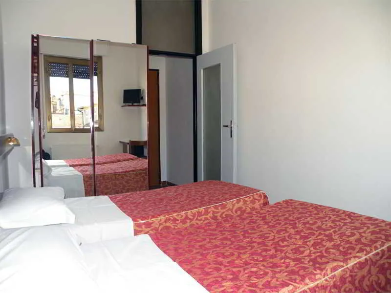 Room, Virgilio, Milan