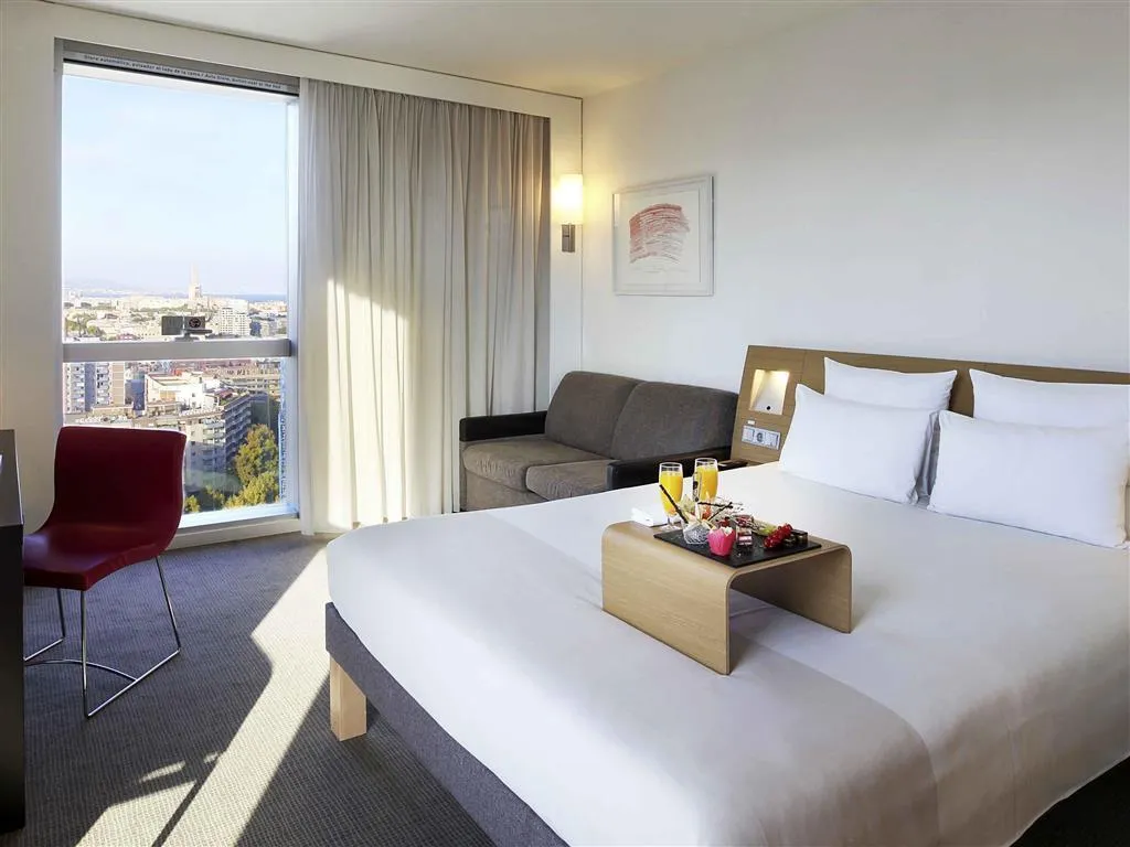 TRIPLE STANDARD Room, Novotel Barcelona City, Barcelona