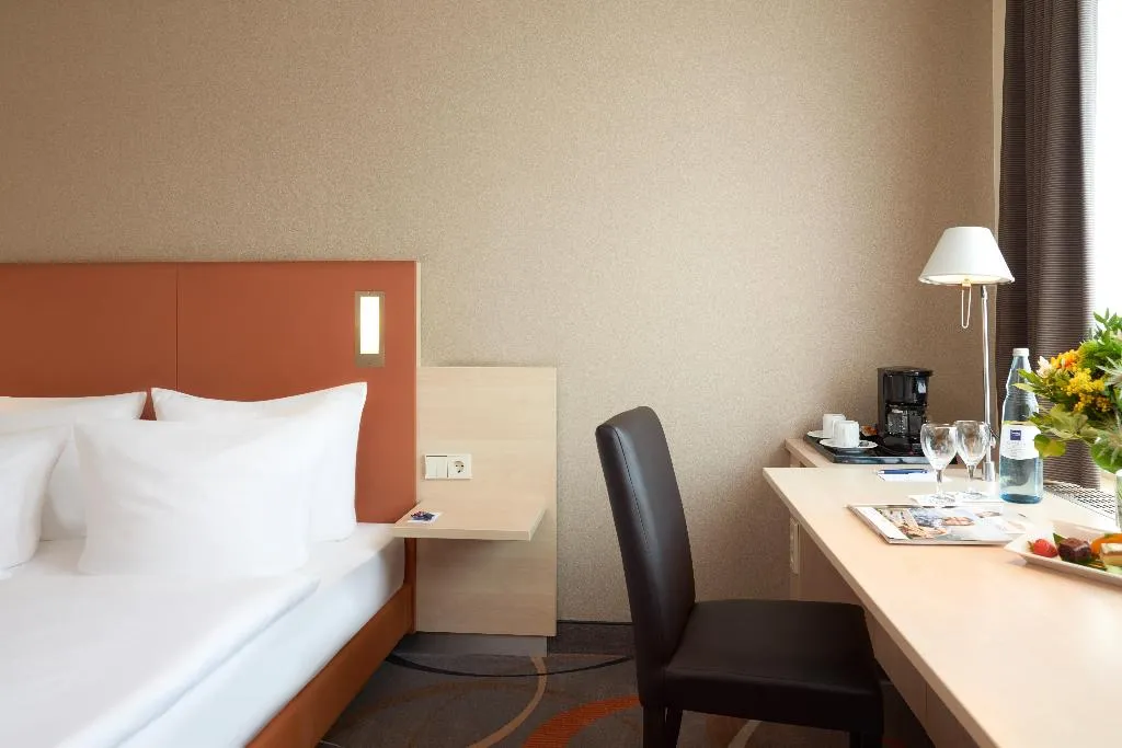 DOUBLE BUSINESS QUEEN BED Room, Essential by Dorint Berlin-Adlershof, Berlin