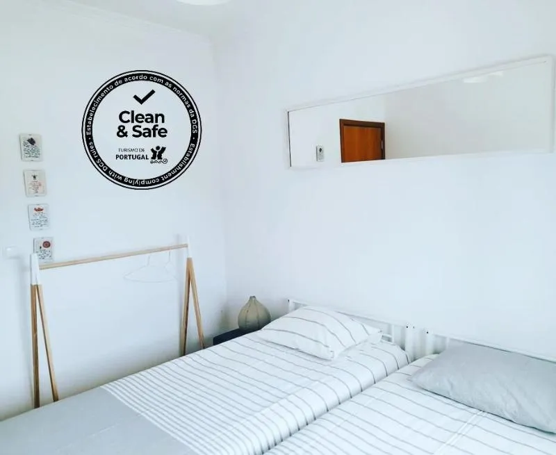 TWIN WITH SHARED BATHROOM Room, Sublime Sun and Van by Meco Stays, Lisbon