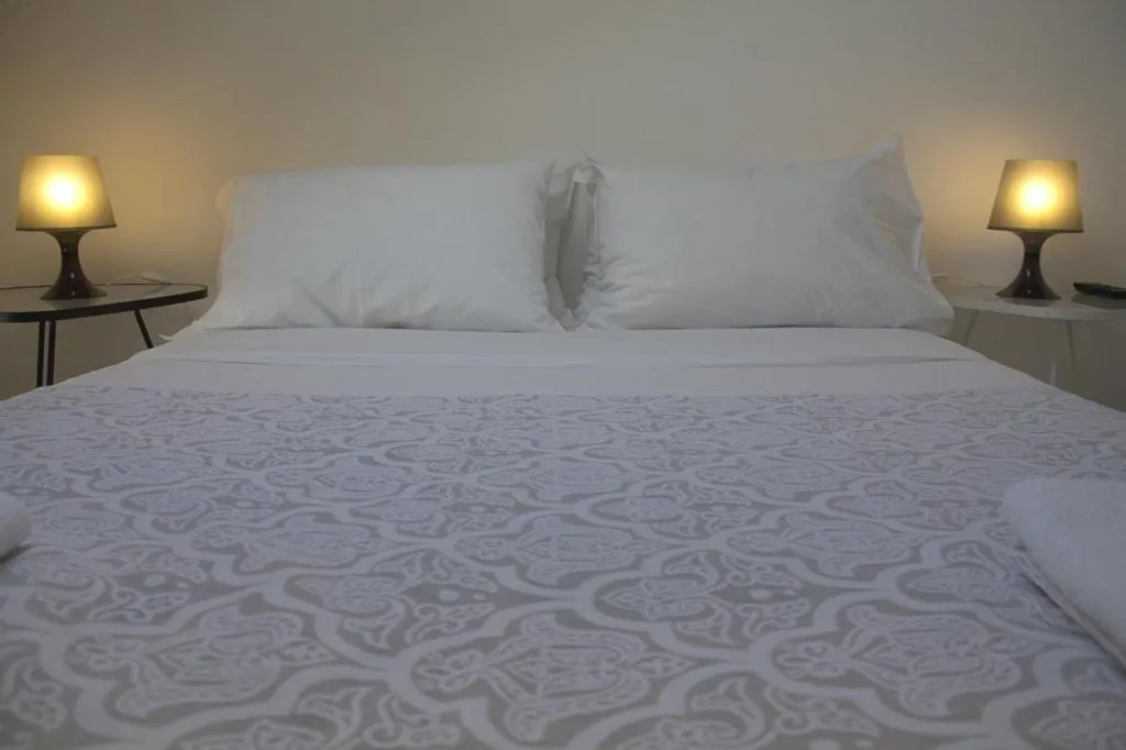 DOUBLE WITH SHARED BATHROOM Room, WW Hostel & Suites, Porto