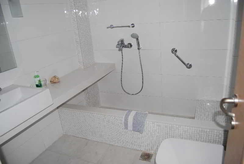 Room, Dali, Zante