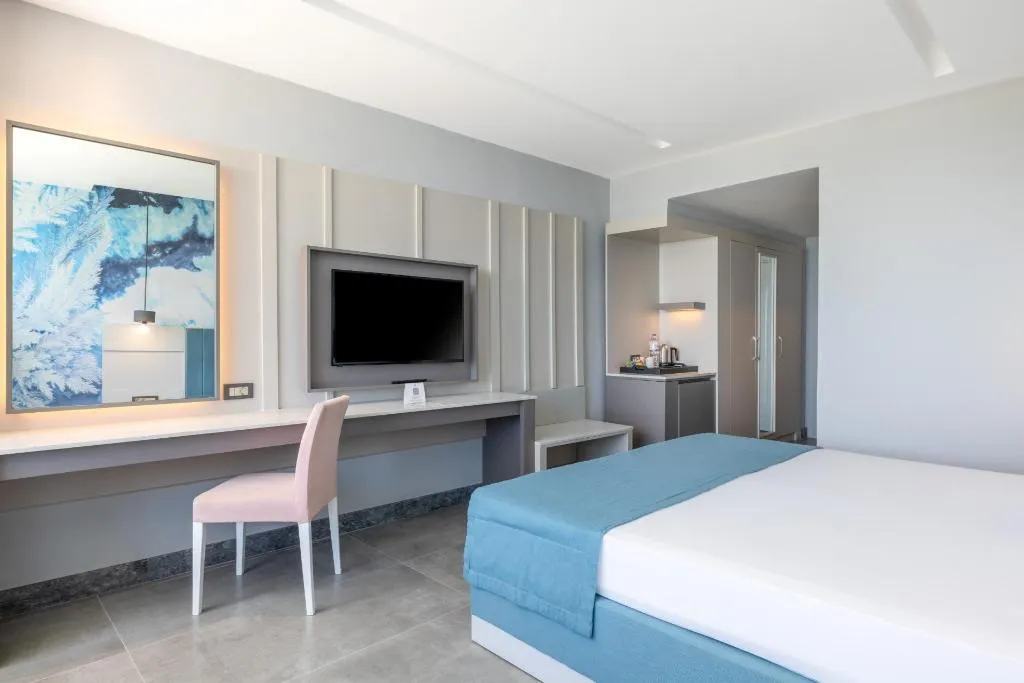 DOUBLE PARTIAL SEA VIEW Room, Crystal Centro Pearl Collection, Antalya