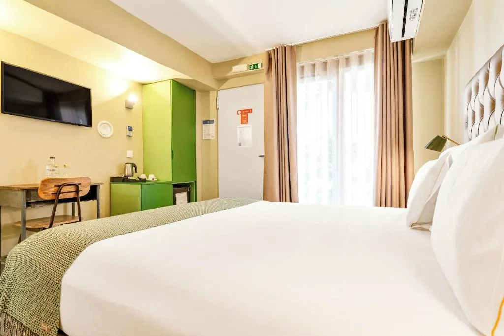 Room, Jardim Da Lapa By Shiadu, Lisbon