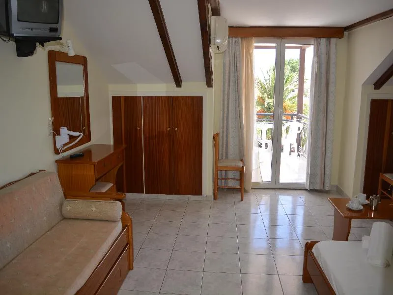 STUDIO CAPACITY 3 Room, Montes Studios & Apartments, Zante