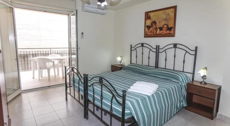 APARTMENT STANDARD Room, Miosotis Apartments, Taormina
