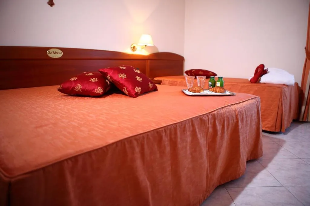 TRIPLE STANDARD Room, Za Maria, Palermo