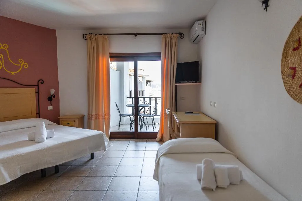 TRIPLE STANDARD Room, Hotel Pedra Santa, Olbia
