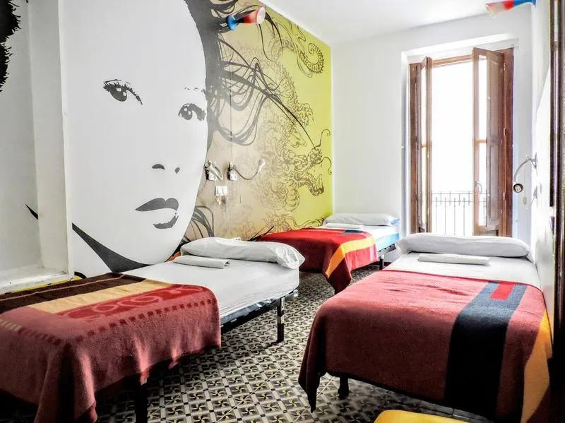 Bed in dormitory WITH SHARED BATHROOM Room, Home Youth Hostel, Valencia