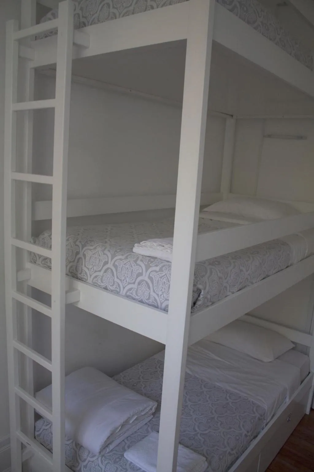 Bed in dormitory WITH SHARED BATHROOM Room, WW Hostel & Suites, Porto
