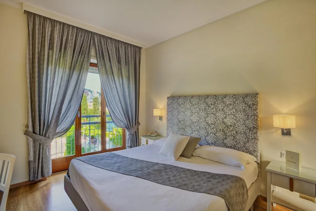 DOUBLE GARDEN VIEW Room, Hotel Regina Sorrento, Naples