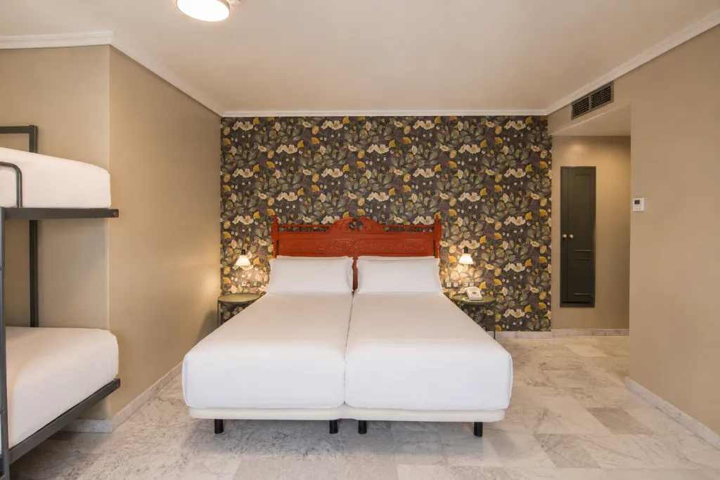 QUADRUPLE STANDARD Room, Petit Palace Puerta de Triana, Seville